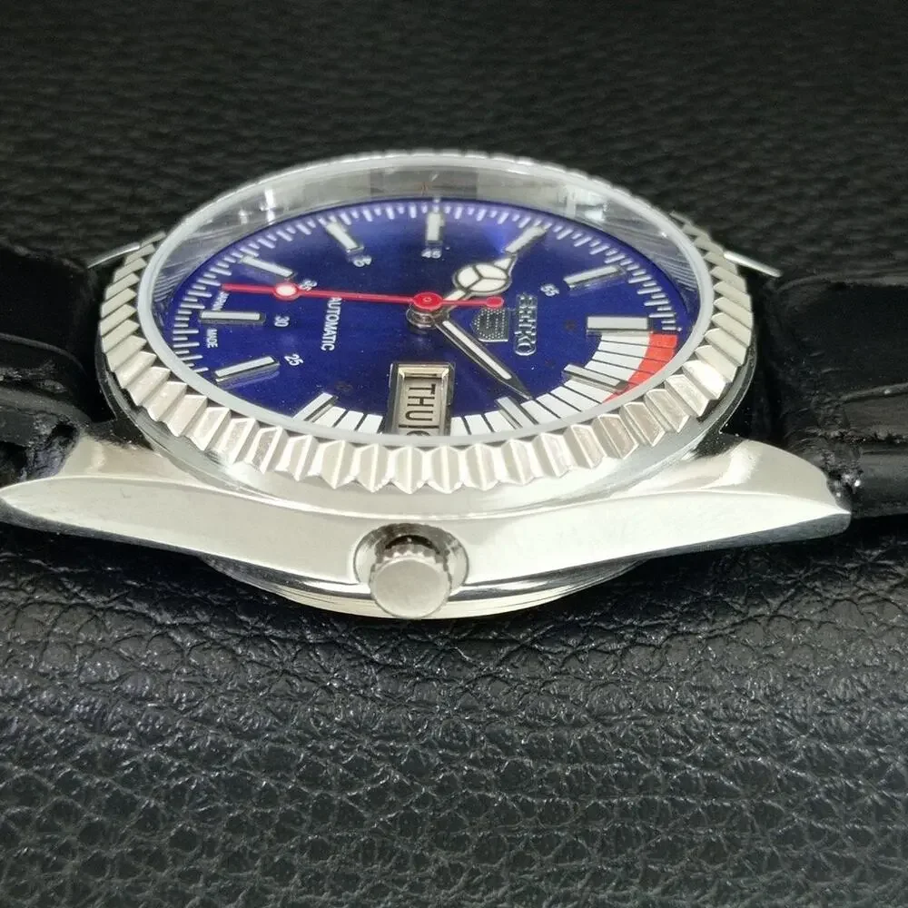 Vintage 1990 Seiko Automatic Mens Silver Watch W/daydate & Red accents